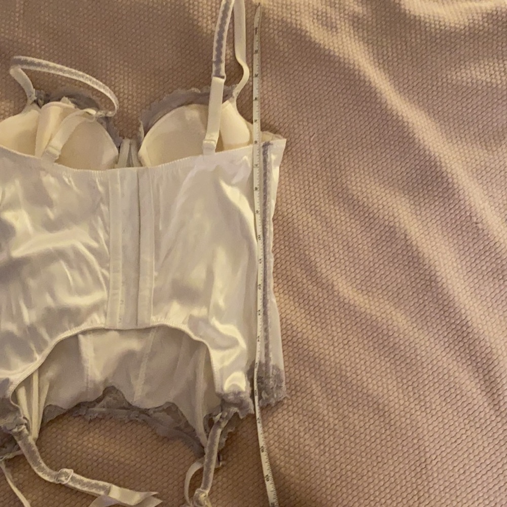 Corset - Picture 8 of 8
